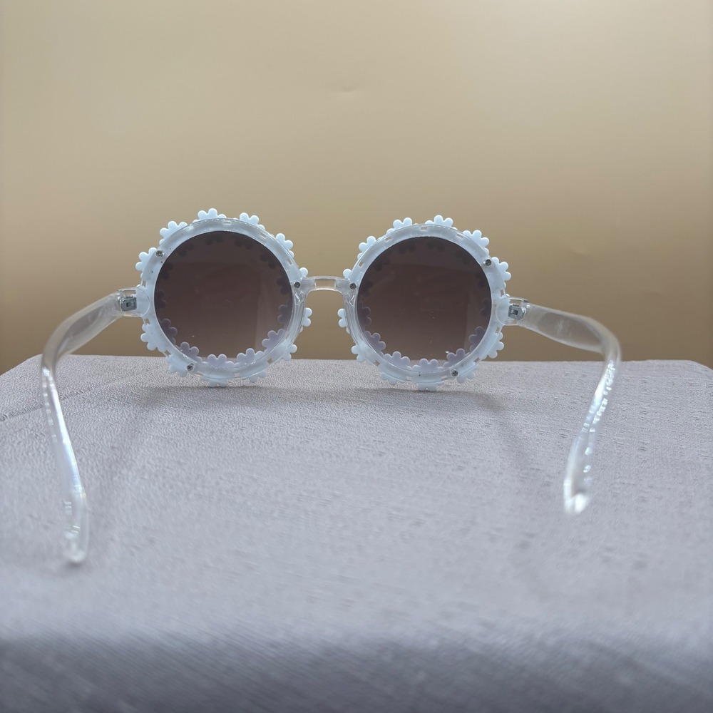 Circus by Sam Edelman White Daisy Floral Round Sunglasses Clear HHCC1008-R - Picture 4 of 11